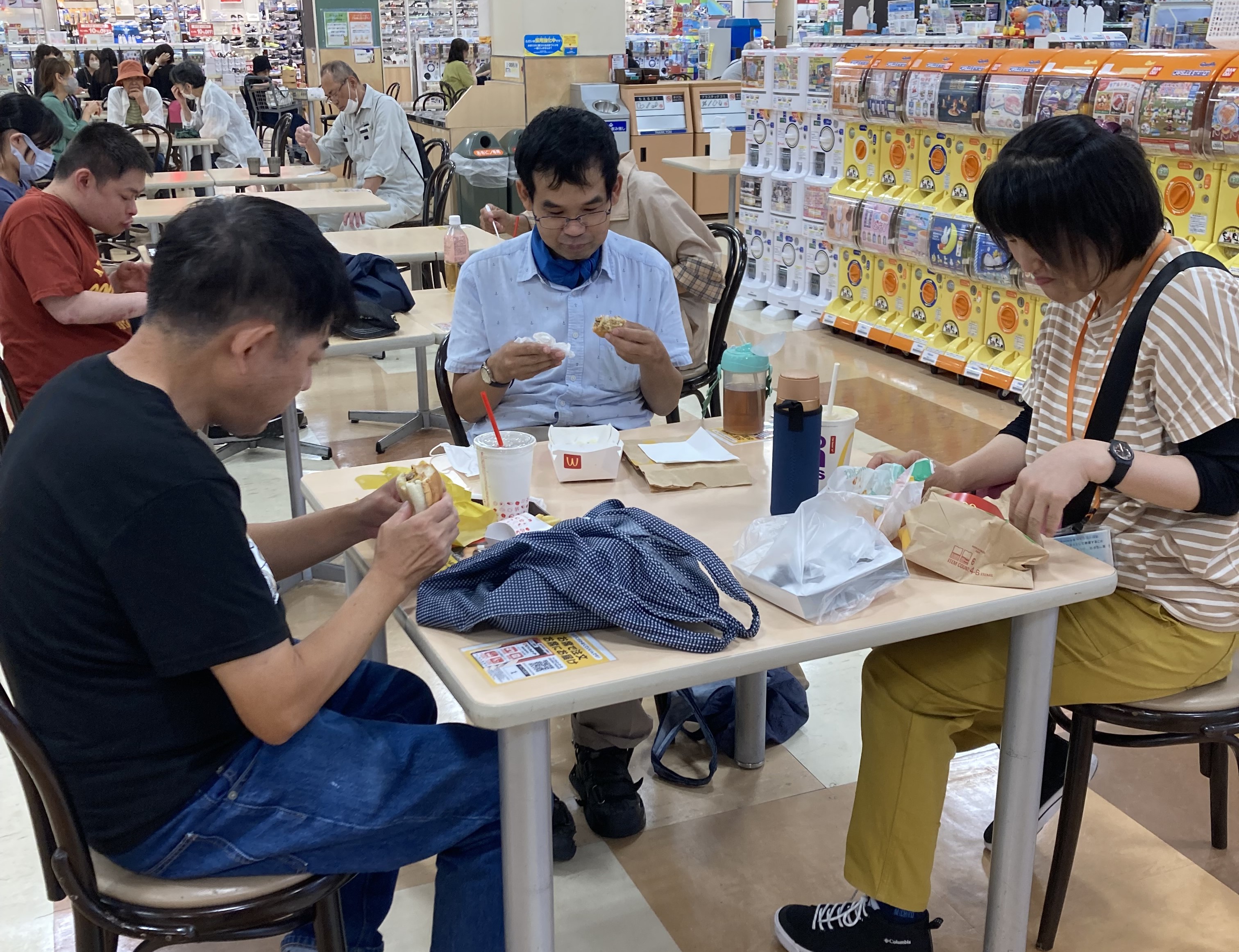 買い物実習 | きずなニュース | 社会福祉法人 半田身体障害者福祉会 きずな